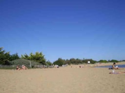 Camping Les Logeries - image n°27 - Roulottes