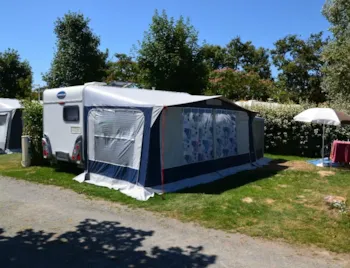 Emplacement - Emplacement + Électricité+ Voiture - Camping Les Logeries