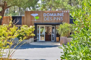 Domaine des Pins - Ucamping
