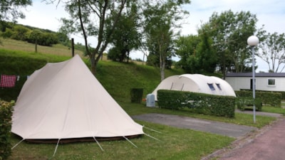 Comfort package with electricity (1 tent, caravan or camper / 1 car / 16A electricity) — 3
