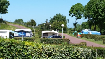 Comfort package with electricity (1 tent, caravan or camper / 1 car / 16A electricity) — 4