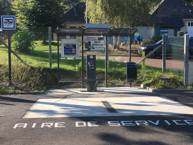 Aire De Stationnement Camping-Car Stabilisé  (Il N'est Pas Possible D'installer De Tentes Ni De Caravanes)