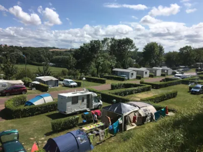 Piazzola Confort (Tenda, Roulotte, Camper / 1 Auto / Elettricità 16A)