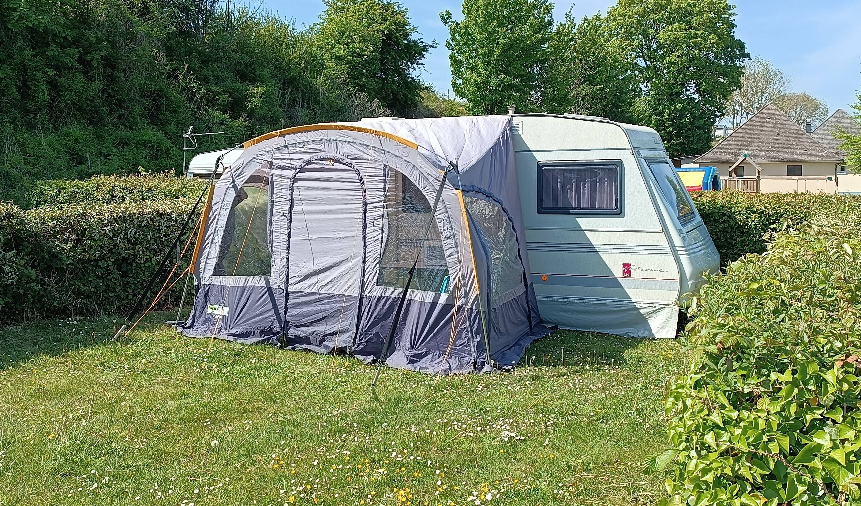 Accommodation - Caravane 3 P - Camping Le Mont Joli Bois