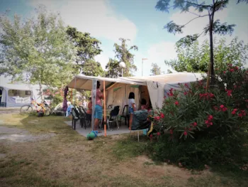 Stellplatz - Pauschale: Stellplatz + Auto + Wohnwagen Oder Wohnmobil + Oder Zelt + Strom 10 Amp + Wifi - Camping La Pépinière