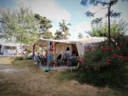 Kampeerplaats(en) - Pakket: Standplaats + Voertuig + Caravan Of Camper,Telt + Elektriciteit 10 Amp + Wifi - Camping La Pépinière