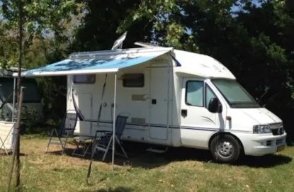 Emplacement Confort Caravane Ou Camping Car  (Véhicule ,10Amp ,Wifi 1 Ticket)