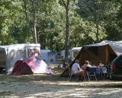 Pitch - Camping Pitch - Camping du LAC DE NEUFONT