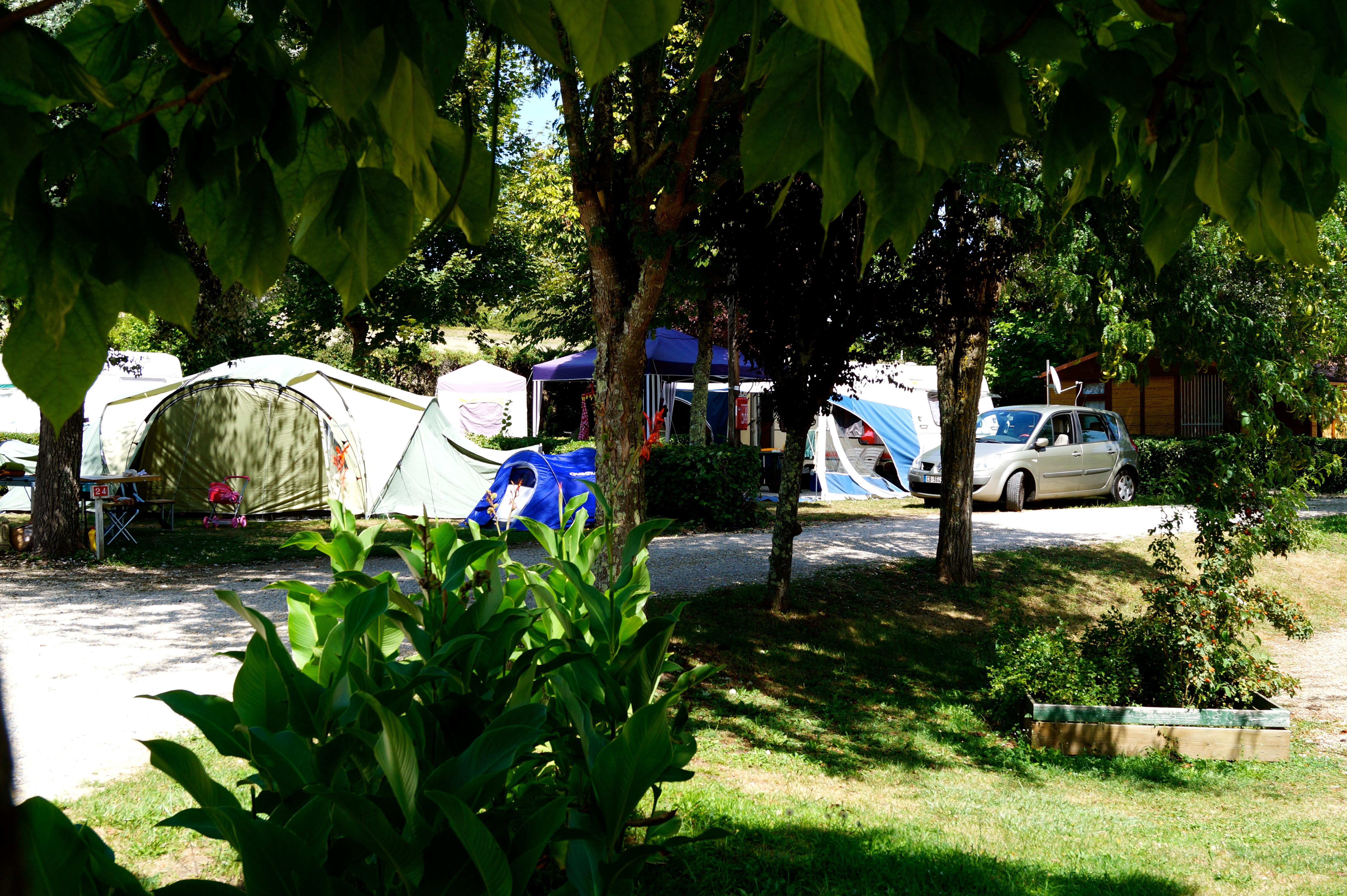 Pitch - Pitch + Vehicle - Camping du Manoire