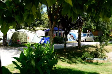 Emplacement - Emplacement + Voiture - Camping du Manoire