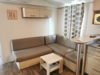 2-bedroom mobile home with air conditioning