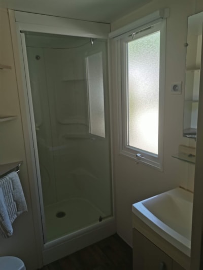2-bedroom mobile home with air conditioning