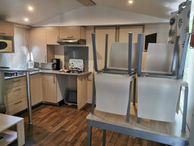 2-bedroom mobile home with air conditioning
