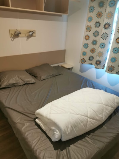 2-bedroom mobile home with air conditioning