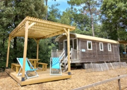 Accommodation - Gipsycar 2 Bedrooms Essentiel - Camping Parfums d'été
