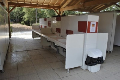 CONFORT + package (1 tent or caravan / 6A electricity)