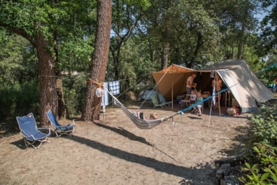 CONFORT + package (1 tent or caravan / 6A electricity)