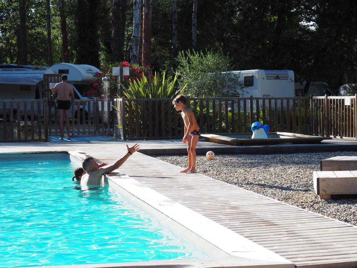 Bathing Camping L'art De Vivre - Châteauneuf-Du-Pape