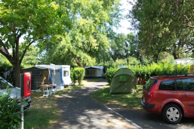 Tent/caravan pitch + vehicle + electricity — 1