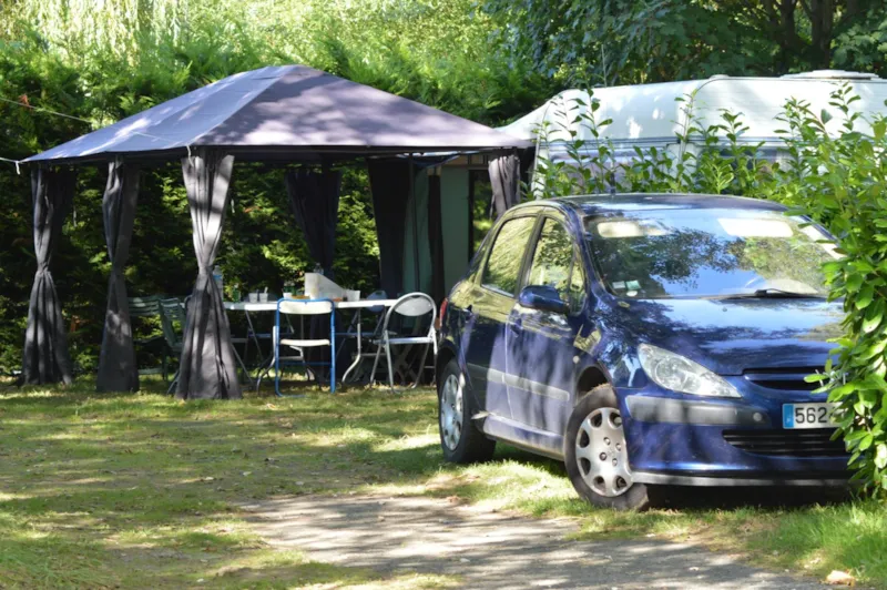 Emplacement Tente / Caravane + Véhicule + Electricité
