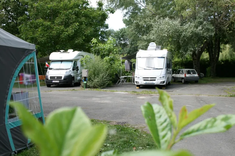 Emplacement Camping-Car/2Pers/Electricité