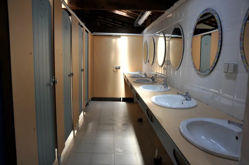 Forfait Confort (1 Tente, Caravane Ou Camping-Car / 1 Voiture + Électricité)