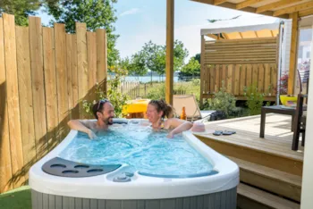 Accommodation - Premium 1 Bedroom Spa And Overview Sea ! - Camping de la Baie