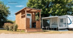 Kampeerplaats(en) - Standplaats "Premium" + 1 Voertuig + Stroom - Camping de la Baie