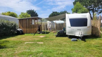 Pitch - Pitch "Premium" + 1 Vehicle + Électricity - Camping de la Baie
