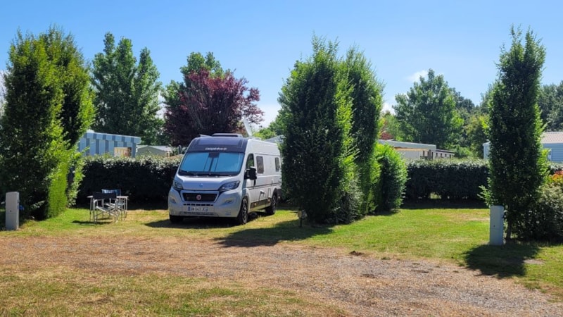 Standard pitch + 1 vehicle + electricity