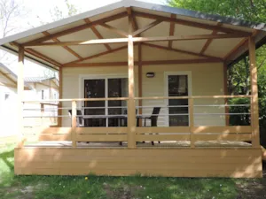  - Chalet essentiel 27 m² / 2 bedrooms - 13 m² covered terrace - Camping d'Arpheuilles