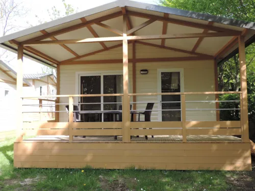 Location - Chalet Essentiel 27 M² / 2 Chambres - Terrasse Couverte 13 M² - image n°1 - Camping d'Arpheuilles