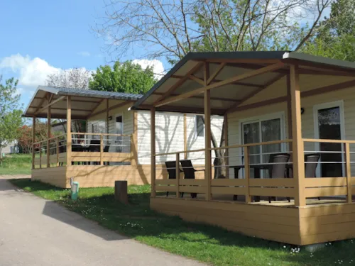 Location - Chalet Essentiel 27 M² / 2 Chambres - Terrasse Couverte 13 M² - image n°2 - Camping d'Arpheuilles