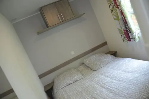 Location - Mobilhome Essentiel 3 Chambres /  Tv / 31 M² / Terrasse Semi-Couverte - image n°4 - Camping d'Arpheuilles