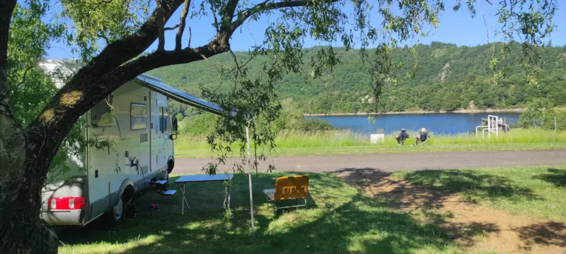 Emplacement + Voiture + Tente / Caravane Ou Camping-Car