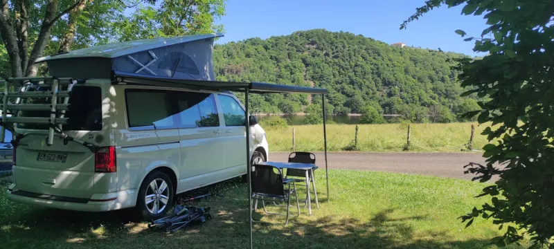 Emplacement + Voiture + Tente / Caravane Ou Camping-Car