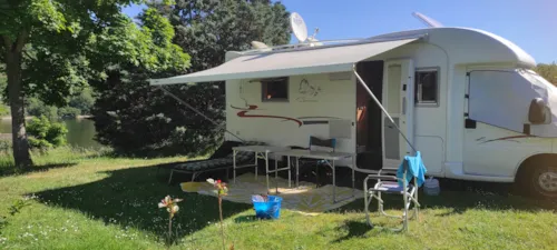 Emplacement - Emplacement + Éléctricité + Voiture + Tente / Caravane Ou Camping-Car - image n°7 - Camping d'Arpheuilles