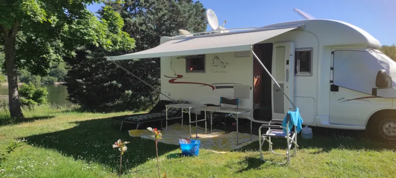 Emplacement + Voiture + Tente / Caravane Ou Camping-Car