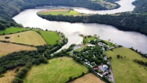  - Pitch + electricity + car + tent / caravan or motorhome - Camping d'Arpheuilles