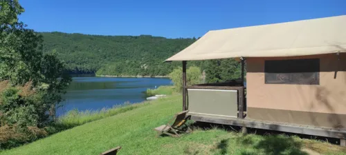 Location - Tente Safari Lodge Vue Lac - image n°2 - Camping d'Arpheuilles