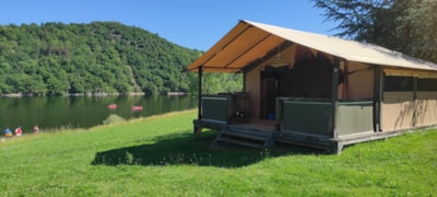 Safari Lodge lake view tent