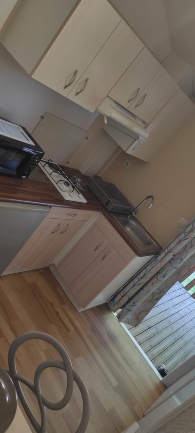 Essential mobile home with 2 bedrooms + television