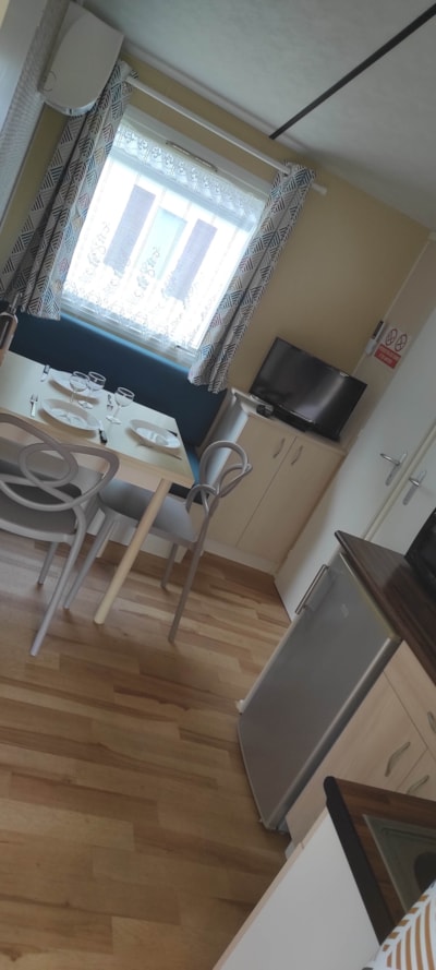 2-bedroom air-conditioned mobile home with television