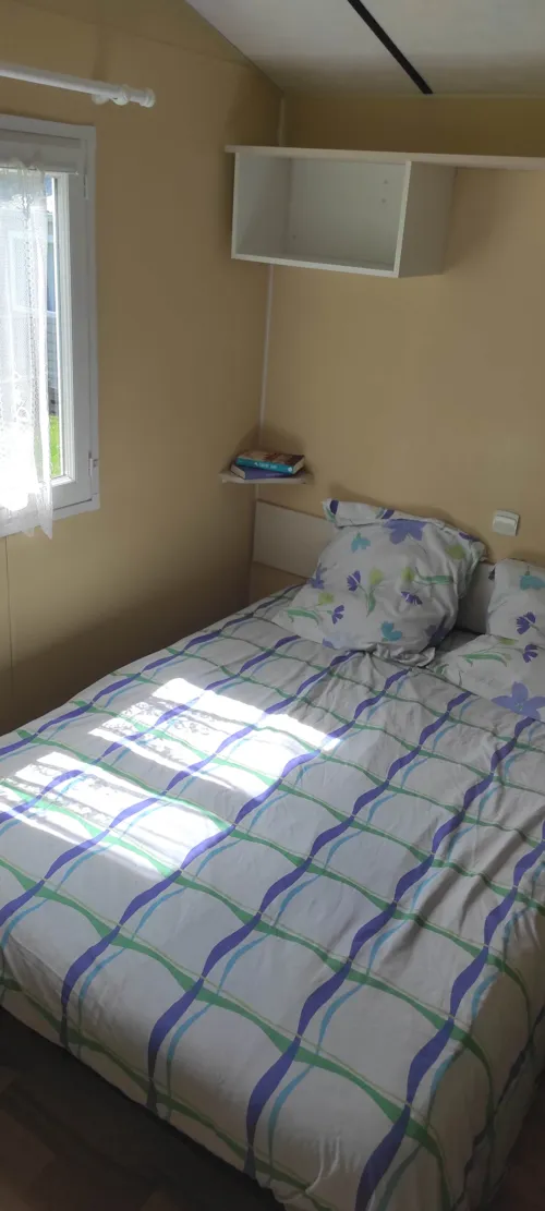 Location - Mobil Home Climatisé 2 Chambres Avec Télévision - image n°7 - Camping d'Arpheuilles
