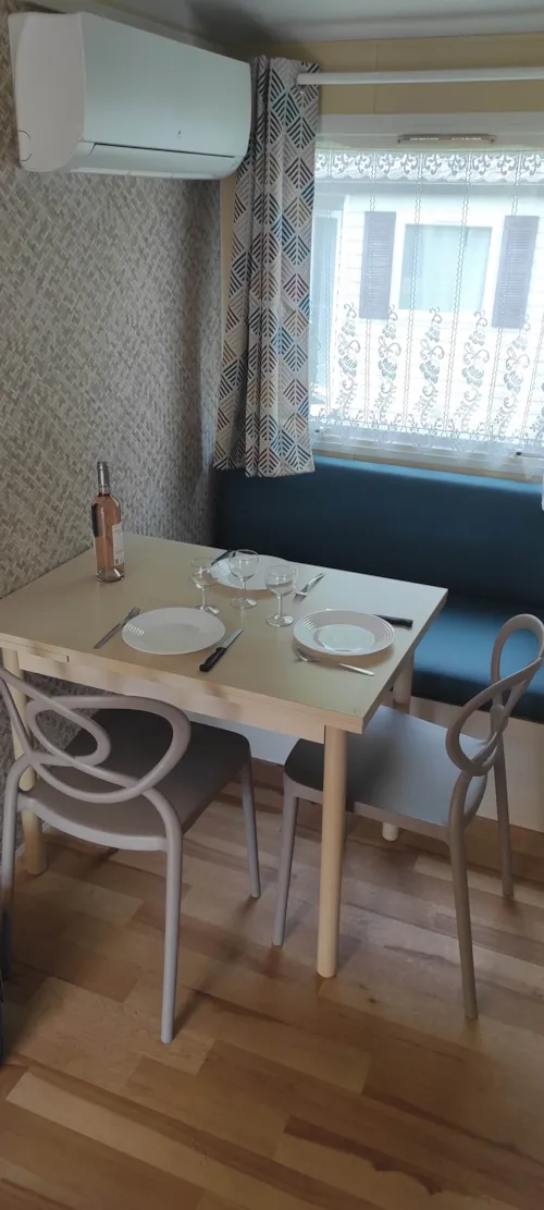 Location - Mobil Home Climatisé 2 Chambres Avec Télévision - image n°3 - Camping d'Arpheuilles