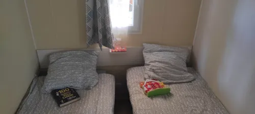 Location - Mobil Home Climatisé 2 Chambres Avec Télévision - image n°8 - Camping d'Arpheuilles