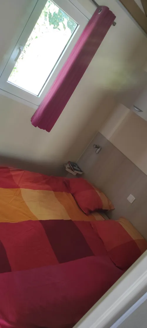 Location - Chalet Essentiel 27 M² / 2 Chambres - Terrasse Couverte 13 M² - image n°8 - Camping d'Arpheuilles