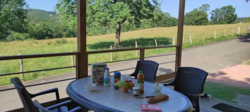 Location - Chalet Essentiel 27 M² / 2 Chambres - Terrasse Couverte 13 M² - image n°6 - Camping d'Arpheuilles