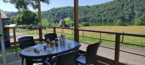 Location - Chalet Essentiel 27 M² / 2 Chambres - Terrasse Couverte 13 M² - image n°4 - Camping d'Arpheuilles
