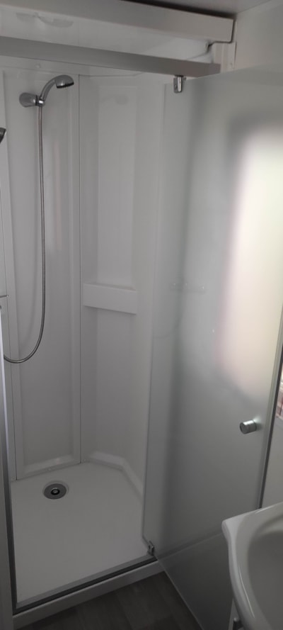 Air-conditioned mobile home / 2 bedrooms / 25m2 / TV / Covered terrace
